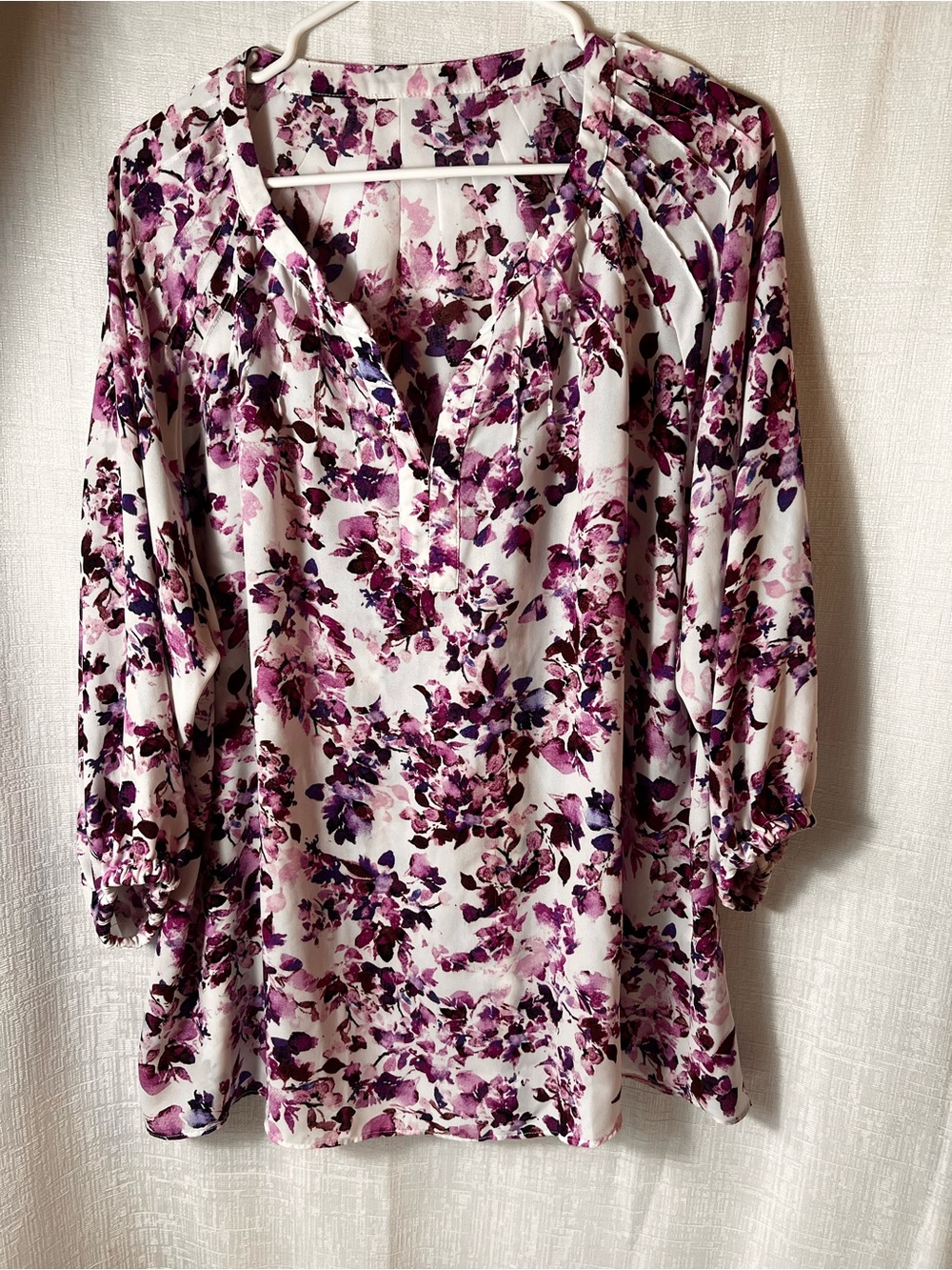Floral Split-Neck Tunic Top in Purple and White PLUS SIZE XXL